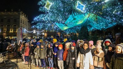 Lancement des Fêtes de Saint Nicolas et l'illumination du sapin avec les chants d'enfants